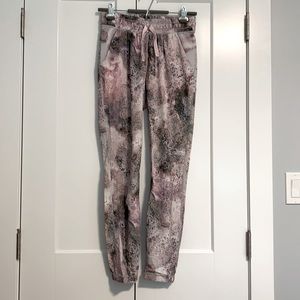 Lululemon Athletica Printed joggers size 2